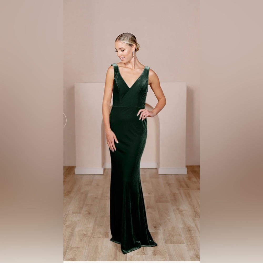 Revelry Dakota Emerald Velvet Dress